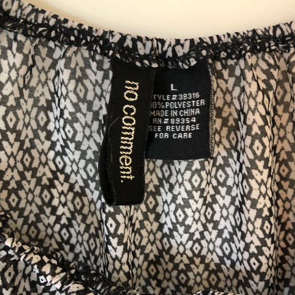 No Comment Large Flowing Blouse. Loose Sleeves. Square Neck. Tie at Neck. - Picture 2 of 6